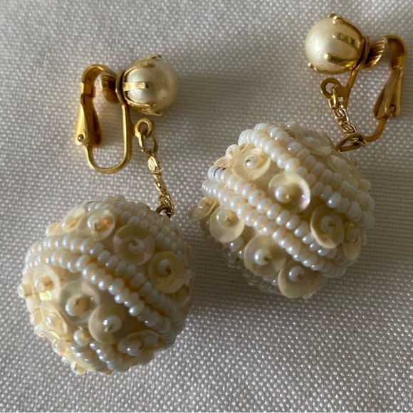 ♥️🖤Host Pick🖤♥️  Faux Pearl and Sequin Clip on Vintage Earrings. Just Darling!! - Picture 6 of 6